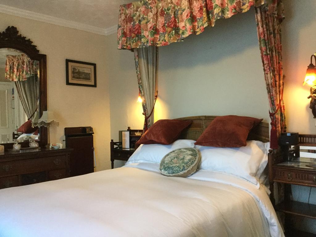 Nottingham Lodge Room photo